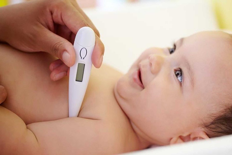 Chăm sóc bé sơ sinh sau tiêm vacxin đúng cách an toàn