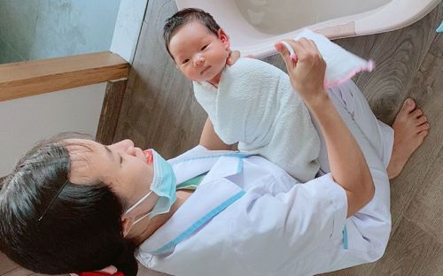 Cách tắm bé sơ sinh