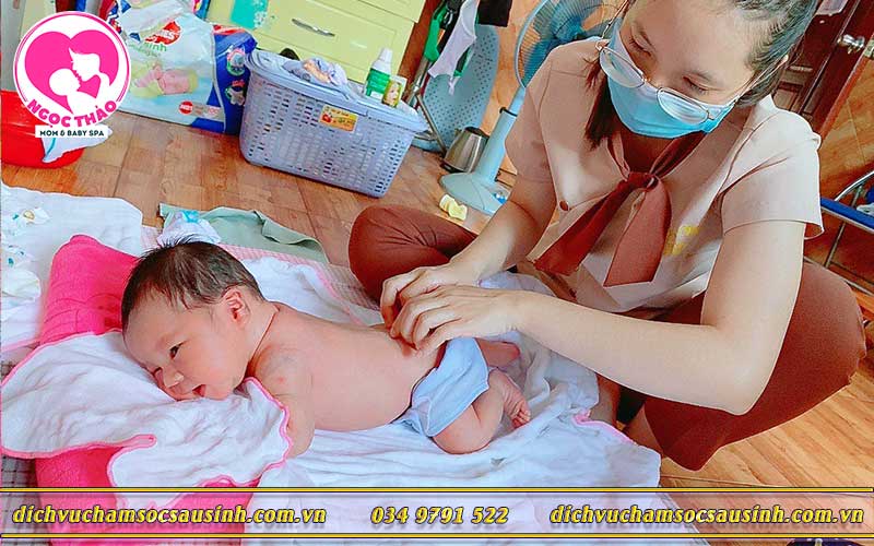 Dịch vụ tắm bé - massage cho bé tại nhà tphcm