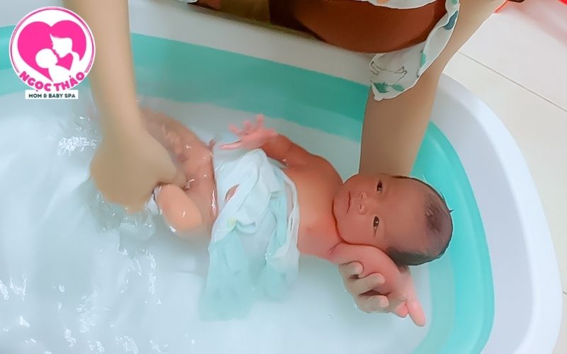Dịch vụ tắm cho bé sơ sinh tại nhà quận 8 Ngọc Thảo Spa