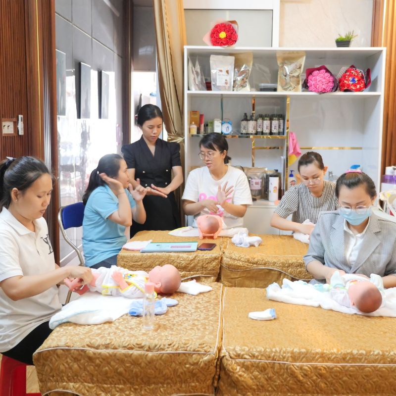 Lớp học chăm sóc bé sơ sinh tại cơ sở đào tạo thực hành Ngọc Thảo Mom Baby Care