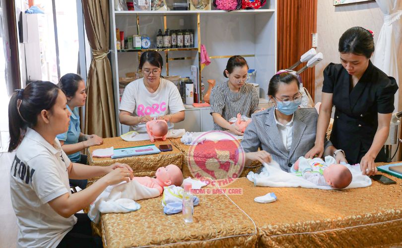 Lớp học chăm sóc bé sơ sinh tại TPHCM do Ngọc Thảo Mom Baby Care đào tạo