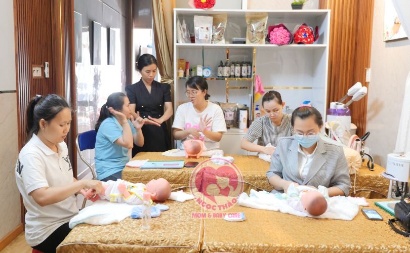 Lớp học chăm sóc em bé sơ sinh tại Ngọc Thảo