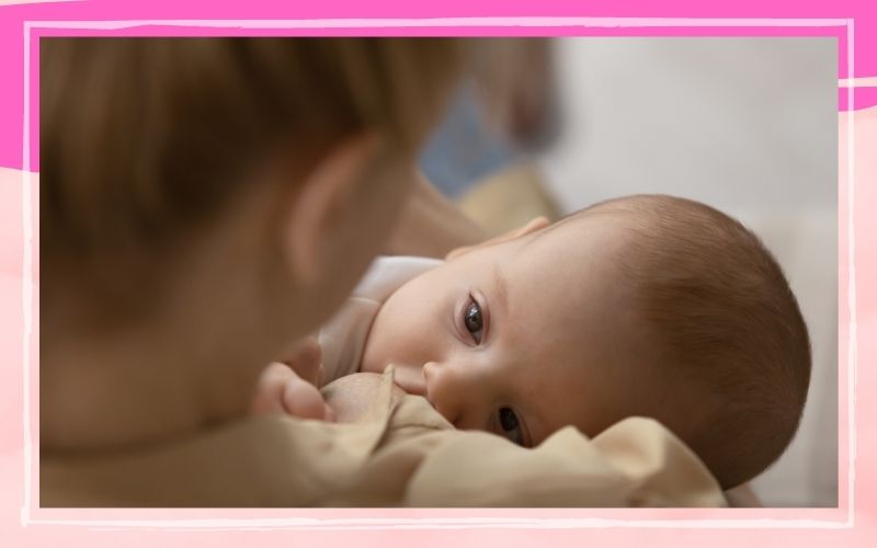 Trẻ sơ sinh bú nhiều và thường xuyên