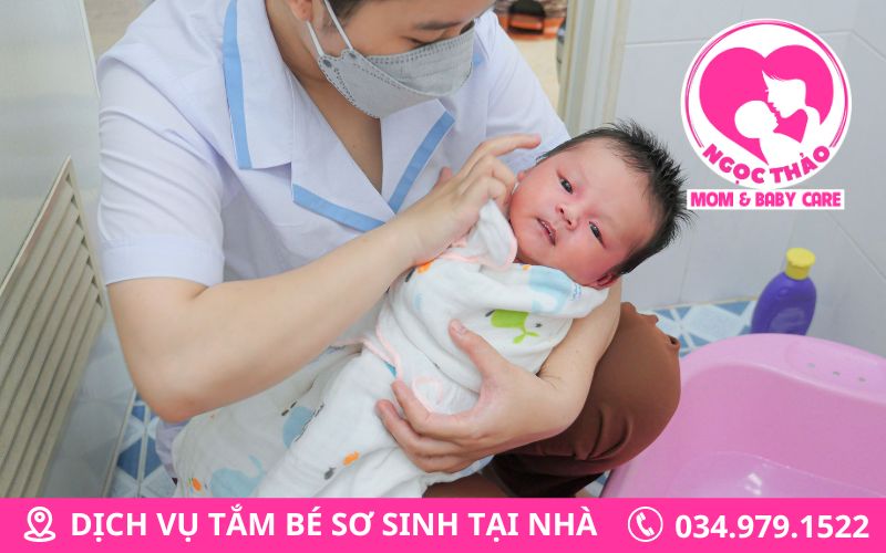 Tắm gội cho bé sạch sẽ với dịch vụ tắm bé sơ sinh tại nhà chuyên nghiệp