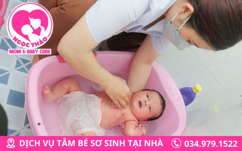Tắm bé tại nhà quận gò vấp là dịch vụ chăm sóc chuyên nghiệp của ngọc thảo mom baby care