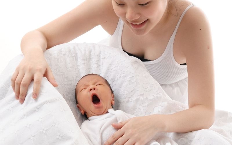 Trẻ sơ sinh 1 tháng tuổi thường ngủ rất nhiều